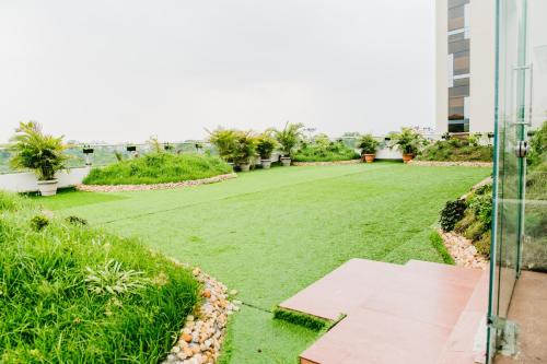 a large lawn in the middle of a building at The Alcor Hotel in Jamshedpur