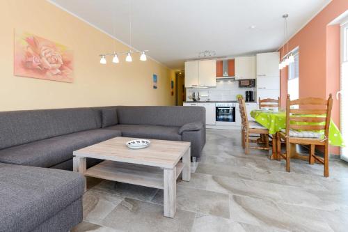 a living room with a couch and a table at Residenz Waterkant in Bensersiel