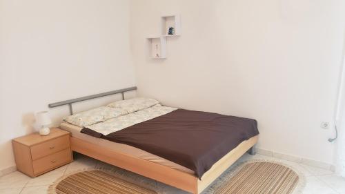 Ένα ή περισσότερα κρεβάτια σε δωμάτιο στο Apartmani Emily