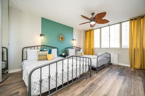 a bedroom with two beds and a ceiling fan at Atlanta Downtown! 1B Paid Onsite Parking! LM301 in Atlanta