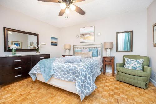 Postel nebo postele na pokoji v ubytování Heart Downtown! Great Location! PT3C