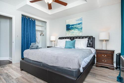 a bedroom with a large bed and a ceiling fan at Downtown ! King bed 24 concierge! Onsite Parking LM903 in Atlanta