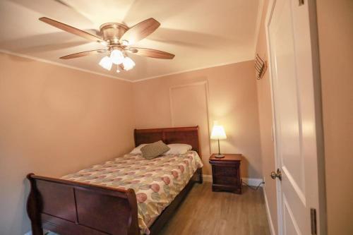 a bedroom with a ceiling fan and a bed at Downtown Atlanta Condo! Onsite Parking! LM908 in Atlanta