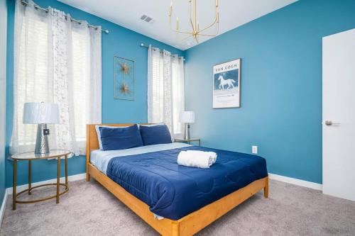 a blue bedroom with a bed with blue walls at New Downtown ATL Condo Washer Dryer 542Blvd107 in Atlanta