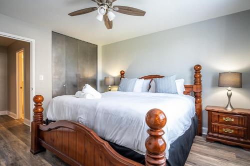 Postel nebo postele na pokoji v ubytování ATL Downtown 2BR King Bed Free Parking LM808