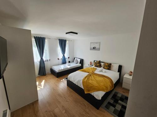 a bedroom with a bed and a couch at Modern house close to Glasgow Green in Glasgow