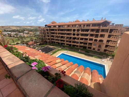 Bazén v ubytování Apartamentos Turísticos Spiritmar nebo v jeho okolí