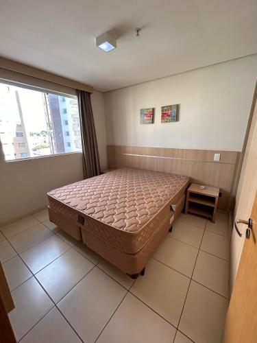 A bed or beds in a room at Caldas Novas - Condominio Casa da Madeira - ate 5 pessoas - PERMITIDO descer com bebida para o parque - Centro