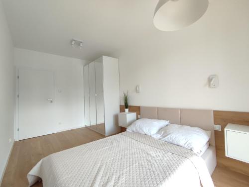 Ένα ή περισσότερα κρεβάτια σε δωμάτιο στο Sunny Apartment III