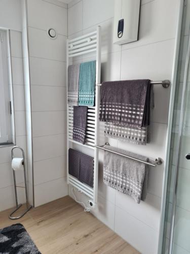 a bathroom with towels hanging on a wall at Ferienwohnung Burgblick in Pelm
