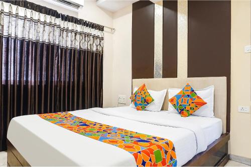 two beds in a hotel room with two beds at FabHotel Krishna Regency in Pune