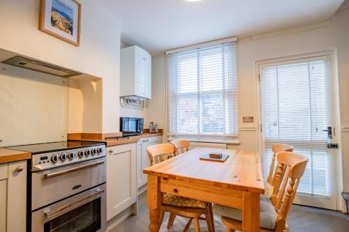 Kitchen o kitchenette sa Guest Homes - Oxford Road House