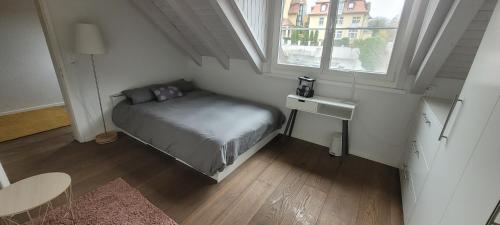 a small bedroom with a bed and a window at Aquae Helveticae in Baden