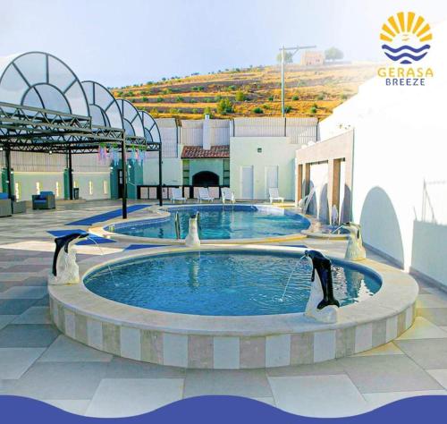 Bazén v ubytování شاليه gerasa breeze resort nebo v jeho okolí