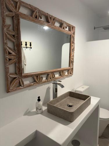 a bathroom with a sink and a mirror at Son de Mar 1 in Bolonia