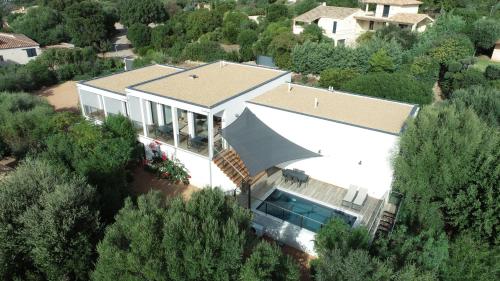 Villa La Rondina vue mer, piscine et plage à pied.