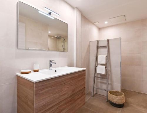 Koupelna v ubytování Villa La Rondina vue mer, piscine et plage à pied.