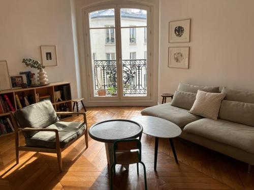 Prostor za sedenje u objektu Appartement 2 chambres avec vue Paris 11
