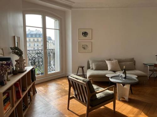 Prostor za sedenje u objektu Appartement 2 chambres avec vue Paris 11