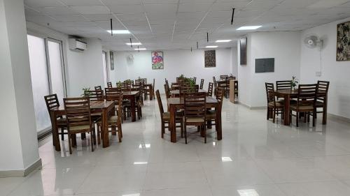 Restaurace v ubytování Saltstayz Premier Executive Serviced Apartment - Golf Course Extension Road