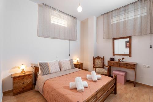 a bedroom with a large bed with two white towels at Niki's House in Gournes