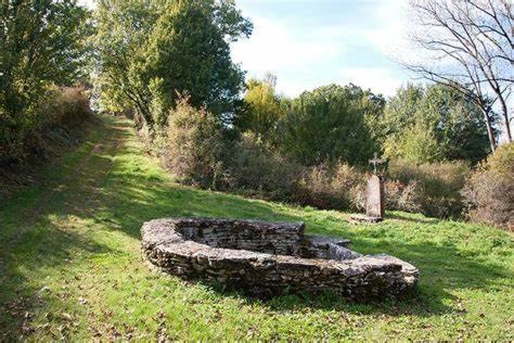 Κήπος έξω από το Le Moulin de Payrot