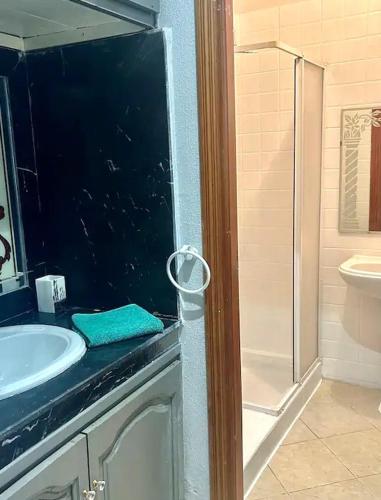 Kylpyhuone majoituspaikassa Apartment marrakech