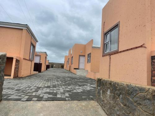 an empty alleyway between two buildings on a cloudy day at Grandview adventure and guesthouse in East London