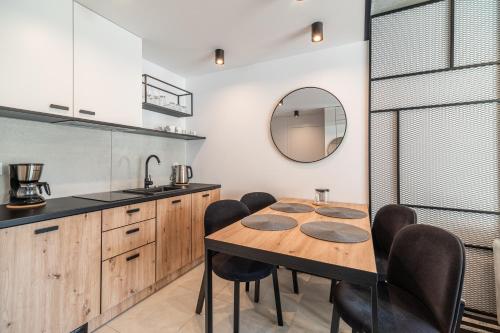 Kuchyňa alebo kuchynka v ubytovaní Nadmorski Loft GREEN PORT SPA - 750 m od plaży