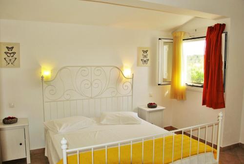 Кровать или кровати в номере Corfu Pearl