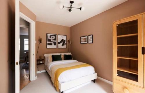 Ένα ή περισσότερα κρεβάτια σε δωμάτιο στο Апартаменты в Софии