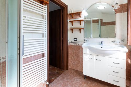 Ένα μπάνιο στο PANORAMICA CASA IN PIETRA NEL CILENTO