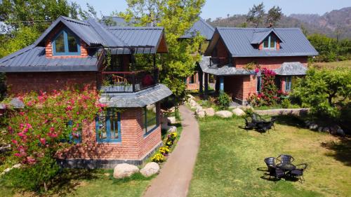 Κήπος έξω από το Rendezvous Resort Dharamshala