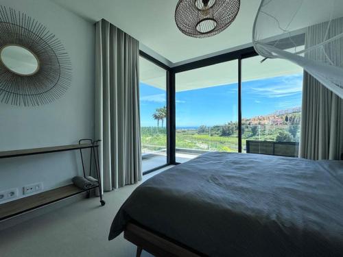 Llit o llits en una habitació de Nieuwbouw villa met zwembad en lounge