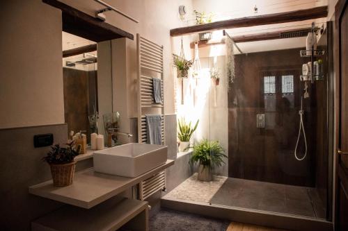 Kylpyhuone majoituspaikassa Social Garden - Sharing Room