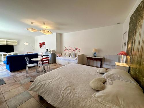 a bedroom with a large bed and a living room at Le Clos des 4 Saisons in La Rochepot