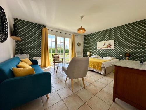 a bedroom with a bed and a living room at Le Clos des 4 Saisons in La Rochepot