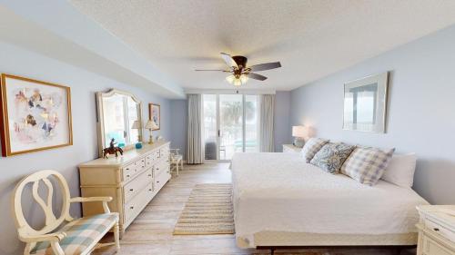 Ένα ή περισσότερα κρεβάτια σε δωμάτιο στο Seaside Bliss Oceanfront 3 Bedroom 3 Bath Condo