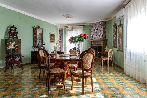 Et opholdsområde på La Terrazza sul Tramonto - Apartment in a villa near the sea in San Leone - Parking and Air Conditioning