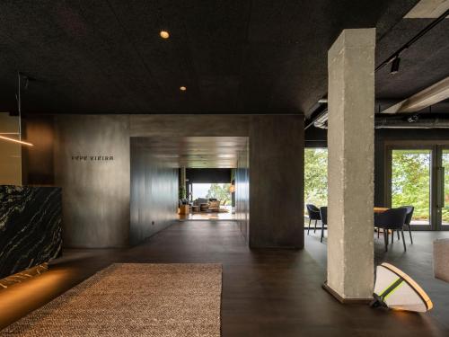 a lobby of a building with a table and chairs at Hotel Pepe Vieira in Raxo
