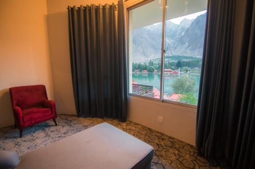 Cama ou camas em um quarto em Tibet Hotel