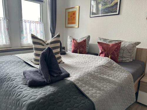 a bedroom with a large bed with pillows on it at Ferienwohnung Zeitz Appartment Moritzburg in Zeitz