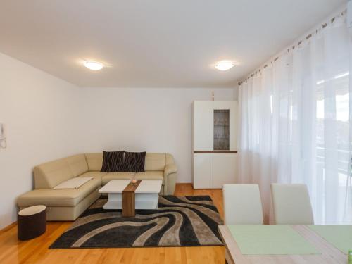 Apartment Ružica by Interhome