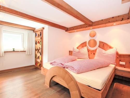 A bed or beds in a room at Chalet Höpperger by Interhome