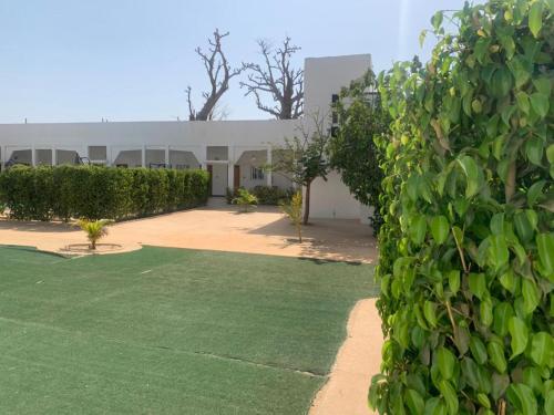 Ein Garten an der Unterkunft Hôtel Camille