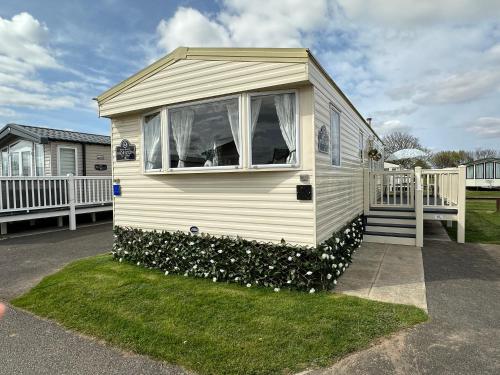 a tiny house with a window on the grass at A Beautiful Dog Friendly Holiday Home in Mablethorpe