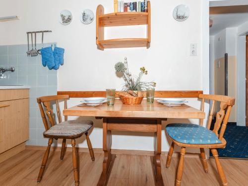 Apartment Haus Kötschach-1 by Interhome