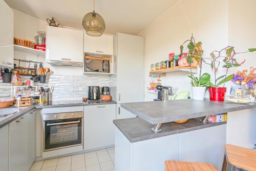 Photo de la galerie de l'établissement Sunny & quiet on courtyard 1BR appartment, à Paris