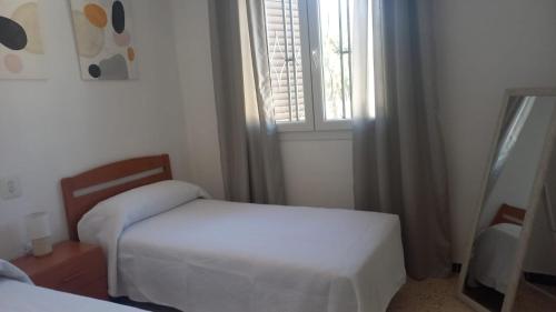a bedroom with two beds and a window at chalet en benicasim cerca de la playa in Benicàssim