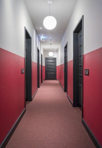 a hallway with red doors and a red carpet at Apartment040 in Hamburg